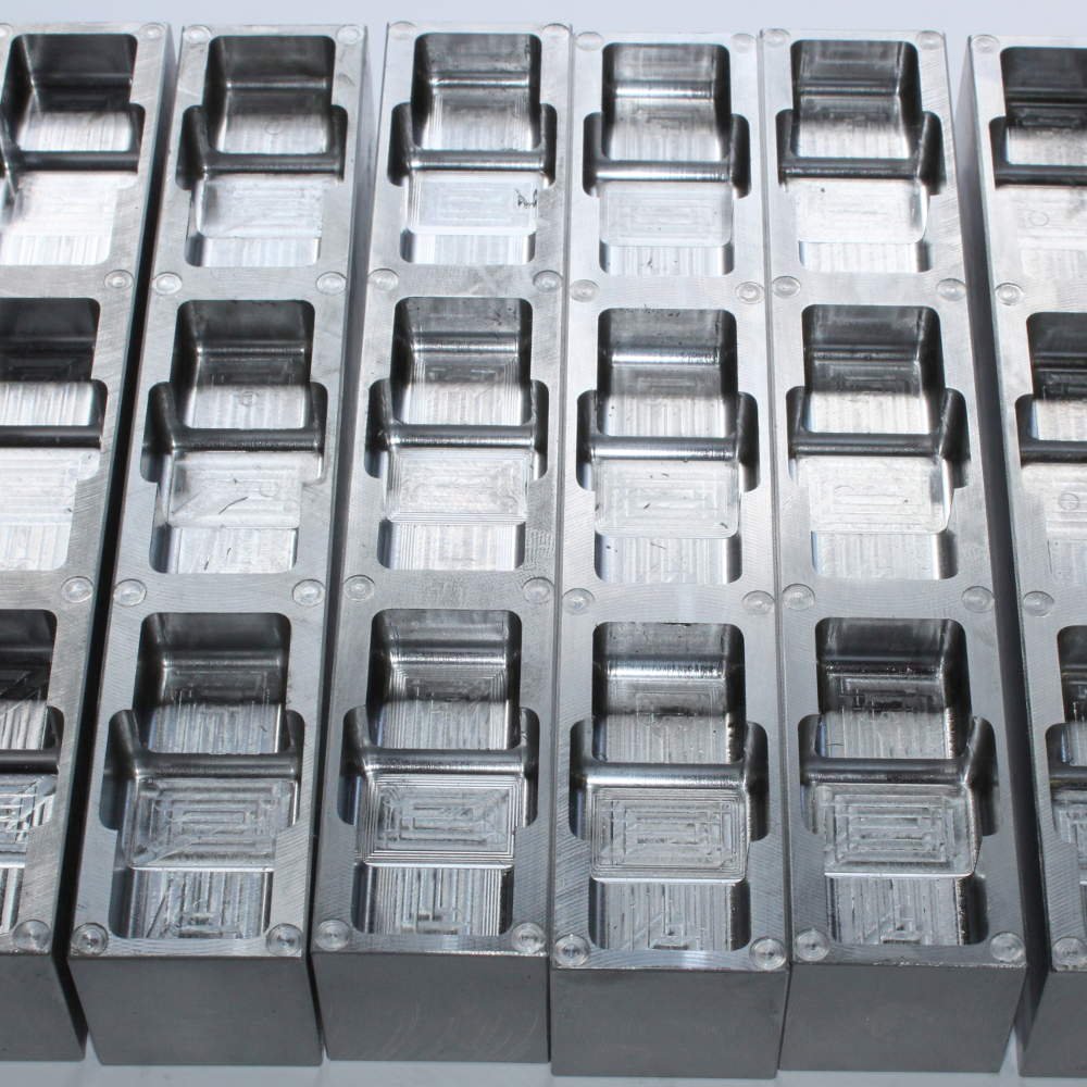Repeated machined aluminium components
